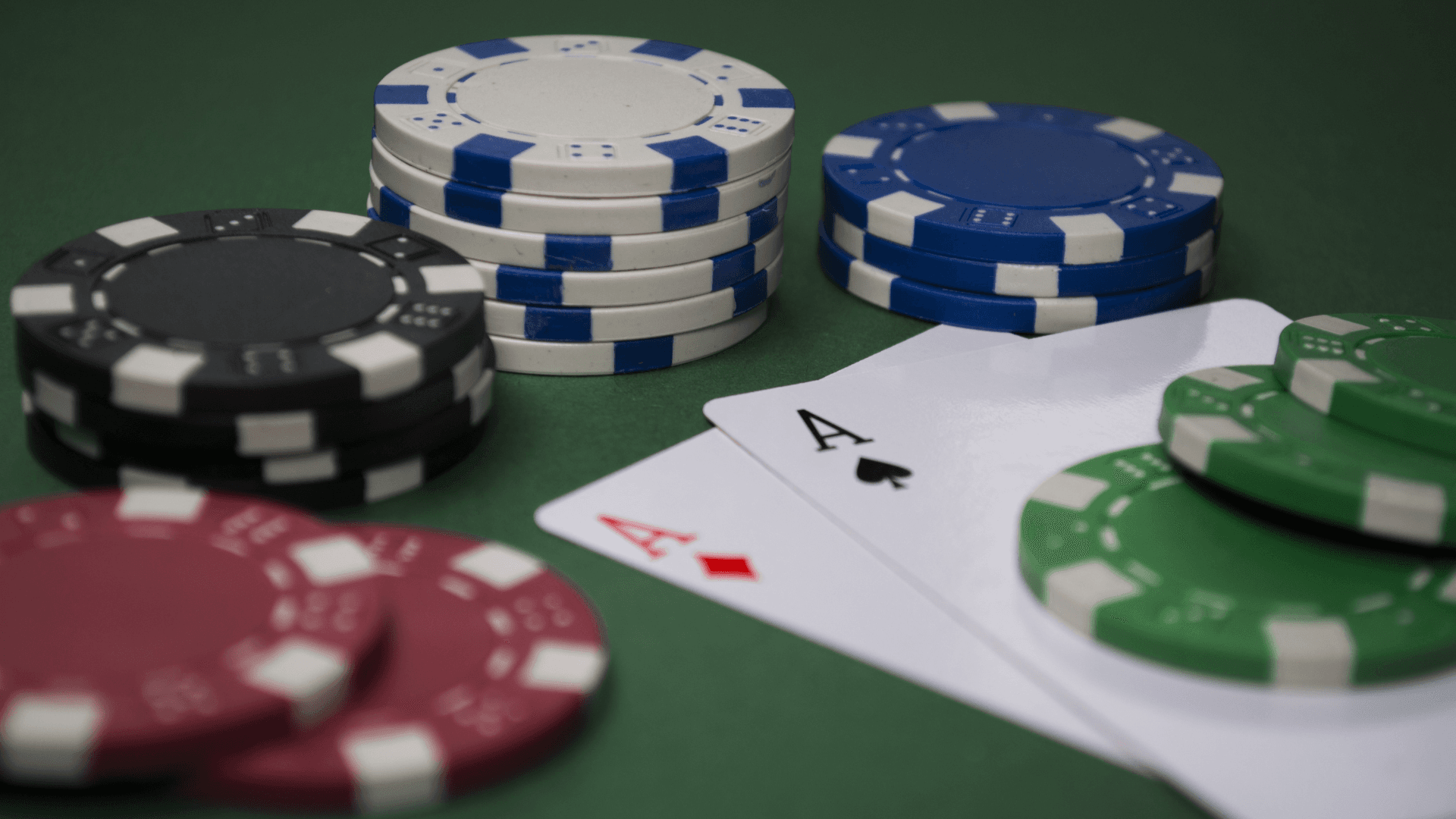 Caribbean Stud Poker: គ្រប់គ្រងហាងឆេង និងប្រូបាប៊ីលីតេ image